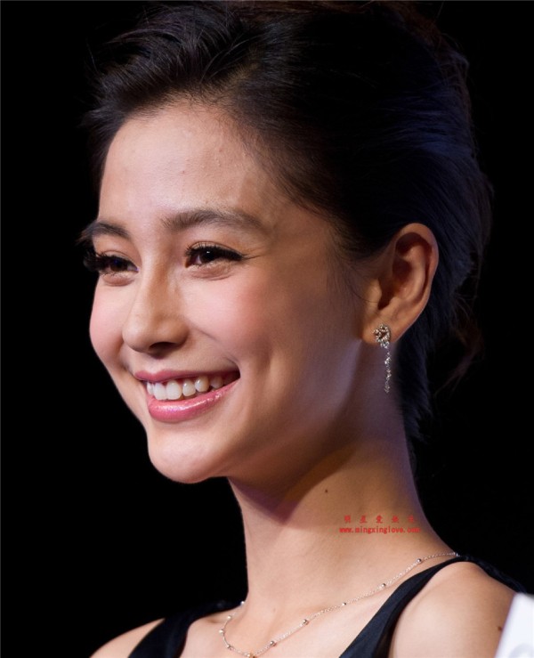 Angelababy参加各类盛典、颁奖典礼、时尚活动等走红毯花絮合集照片，大尺度露胸、露腿、露脚，放大可看清肌肤纹理，高清4K原图无修多图下载（至尊）