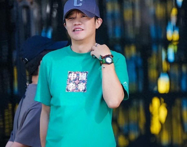 热搜迷雾下的真相：明星八卦战背后的教育公平之殇