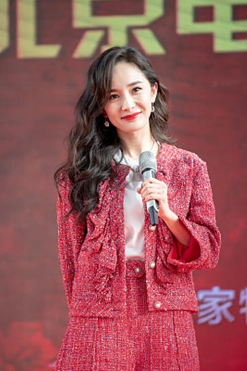 拒绝领奖的9位明星，张靓颖得到所有人支持，她拒绝确让那英难堪