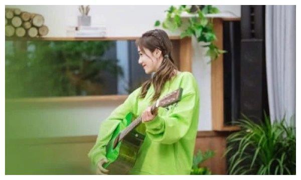 郑钧回应网友骂刘芸凡人畏果 明星为何总是成为网暴的众矢之的？