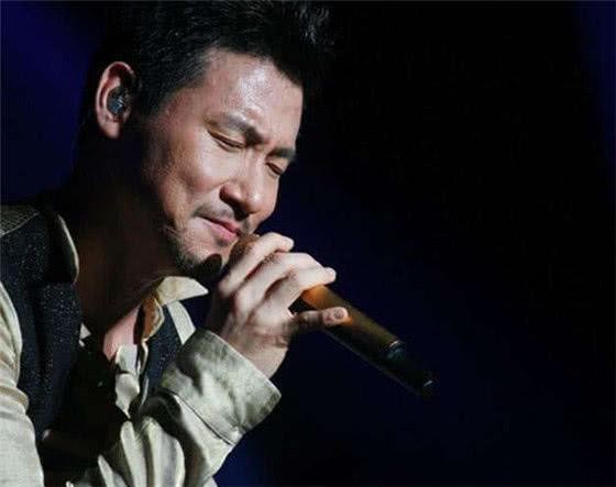 香港乐坛公认的4位巨星，刘德华无缘，最后一位深受90后喜欢