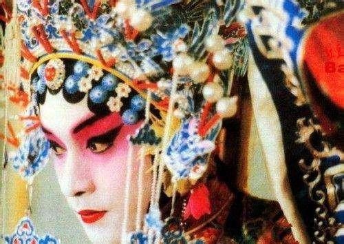 《新白娘子传奇》赵雅芝版白娘子，这还用多介绍吗?看到这个形象已经就是无法超越的经典了