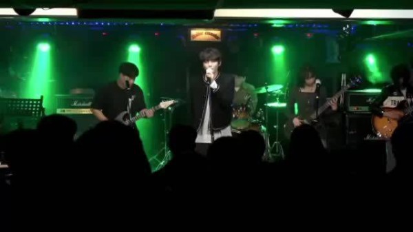 20条近期热门emo文案引发共鸣