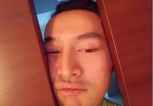 胡歌终于发自拍照了，竟然是吃冰淇淋的自拍照，网友：认清自己吧