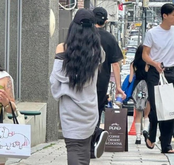 曝易梦玲王勉恋爱！女方被偶遇后删首尔行程，两人更多细节被扒