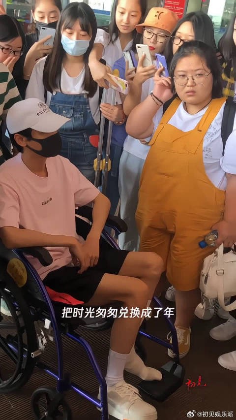 罗云熙拍戏受伤粉丝看得好心疼,希望早日康复