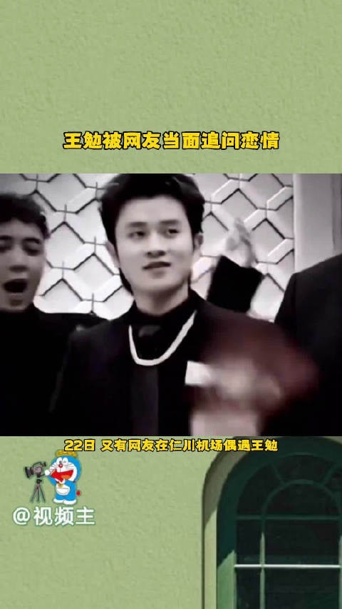网友在飞机上看到同行女生半脸，不是易梦玲，也不是蔡文静