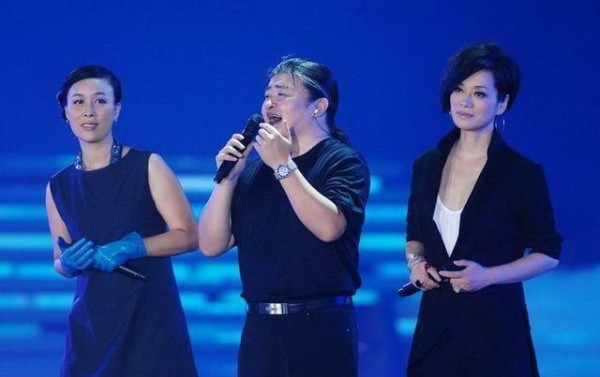 大陆乐坛曾经的四大天后，现在那英人气最旺，田震韦唯淡出