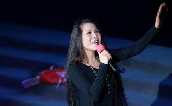 大陆乐坛曾经的四大天后，现在那英人气最旺，田震韦唯淡出