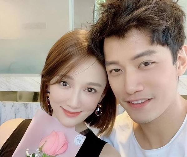 明星媳妇,明星媳妇，成为明星伴侣的必备技能与任务指南