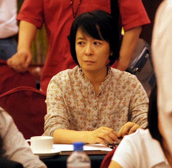 从地下室到娱乐圈女王：王京花的传奇与困局