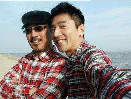杨幂深夜发和赵又廷合照, 连赵又廷的爸爸都被惊动了, 怎么回事?