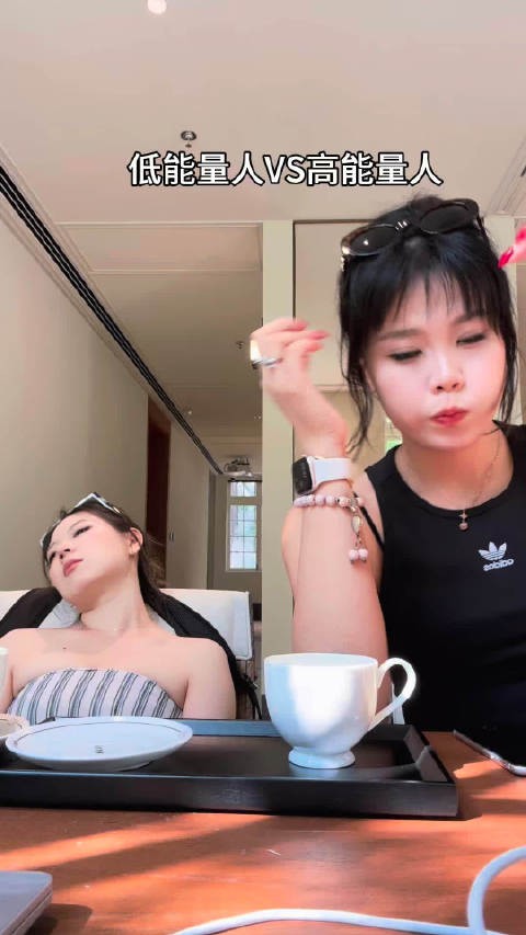 我和曹老师的对比 我好像有多动症