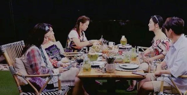 谢娜回忆八年前婚礼遗憾，婚礼结束后才发现，当场哭了
