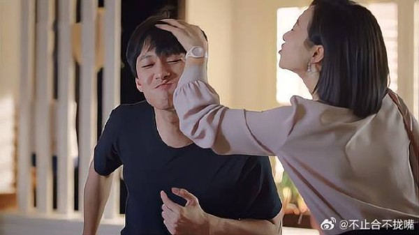 繁星跟爸妈吻别,贺灿阳也想亲一下,不料人这反应