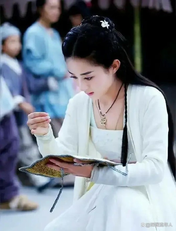 现在的流量明星粉丝，其实普遍都...@深邃流年人的动态
