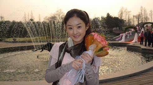 赵丽颖年少照片曝光，长这般模样，网友：难怪她说自己当年没人追