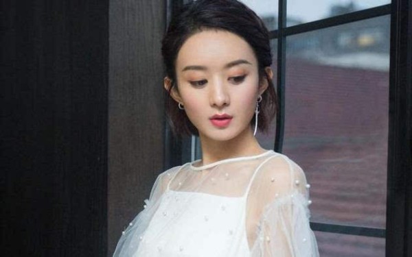 赵丽颖年少照片曝光，长这般模样，网友：难怪她说自己当年没人追