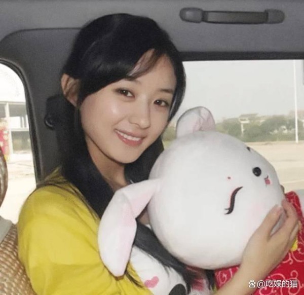 赵丽颖9年前旧照被疯传，没了10级滤镜加持，才知啥叫纯天然美女
