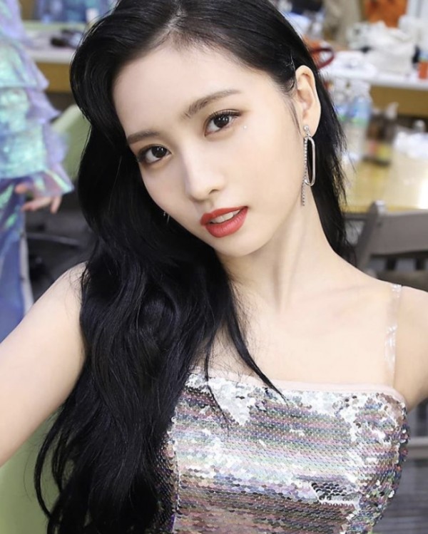 SJ金希澈与Twice成员Momo甜蜜恋情首次公开回顾4个甜蜜时刻