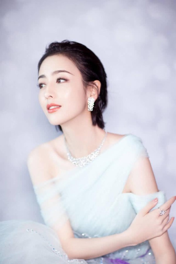 出道多年人气依然扛打，佟丽娅为什么现在这么火？