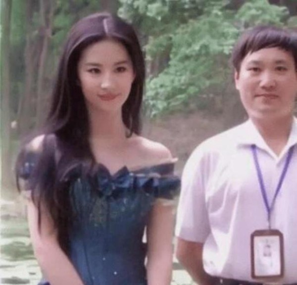 新一组刘亦菲的老照片流了出来，看看有多少男人为颜值疯狂