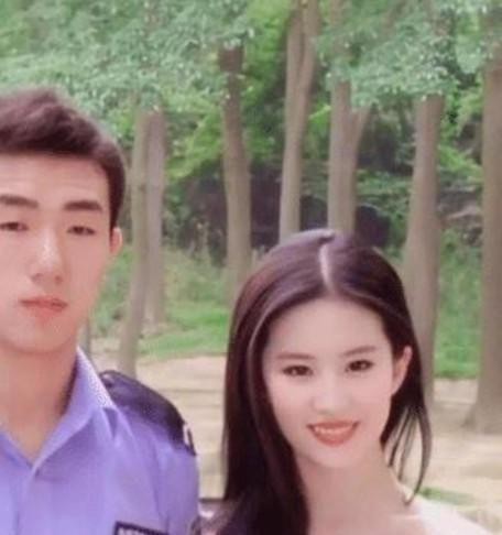 新一组刘亦菲的老照片流了出来，看看有多少男人为颜值疯狂