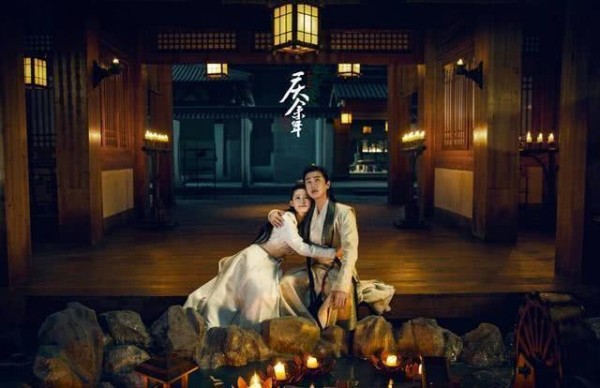 陈道明拍戏现场演技教学，张若昀认真听讲，乖巧的二哈式坐姿亮了