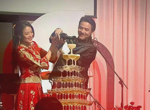 冯德伦家境曝光，父亲制药富商，母亲是邵氏女星，两个哥哥已婚