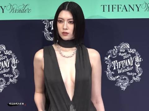 日本超模三吉彩花出席代言品牌活动,这套礼服真的是太美了