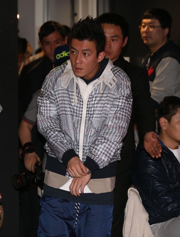 陈冠希飞机争执事件拆解：一场危机公关的教科书级示范