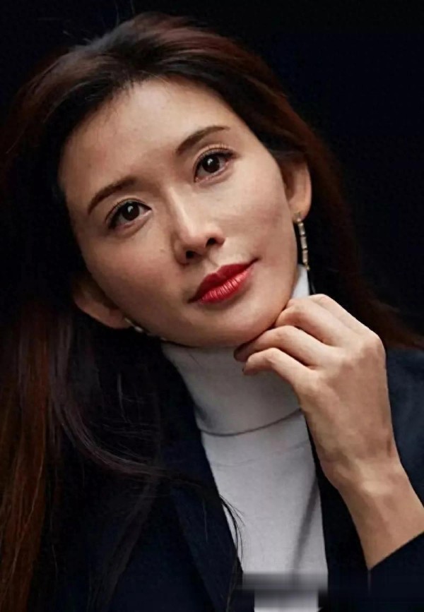 最不显老的10位女明星排行榜。不说年龄还以为他们是姑娘呢！