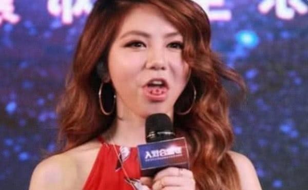 有“特殊技能”的明星：杨颖口吞拳头，还有一位一般人做不到