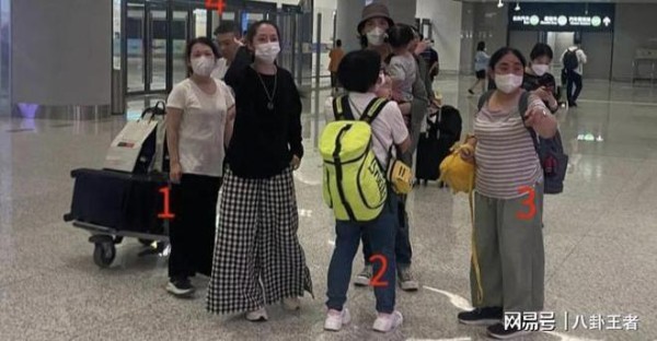 貌合神离！向佐接机郭碧婷，全程无交流像陌生人，儿子长相似向佐