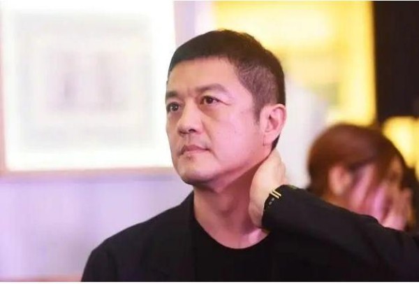 只是陪朋友面试，自己却被选中，李宇春周渝民的经历出奇的相似