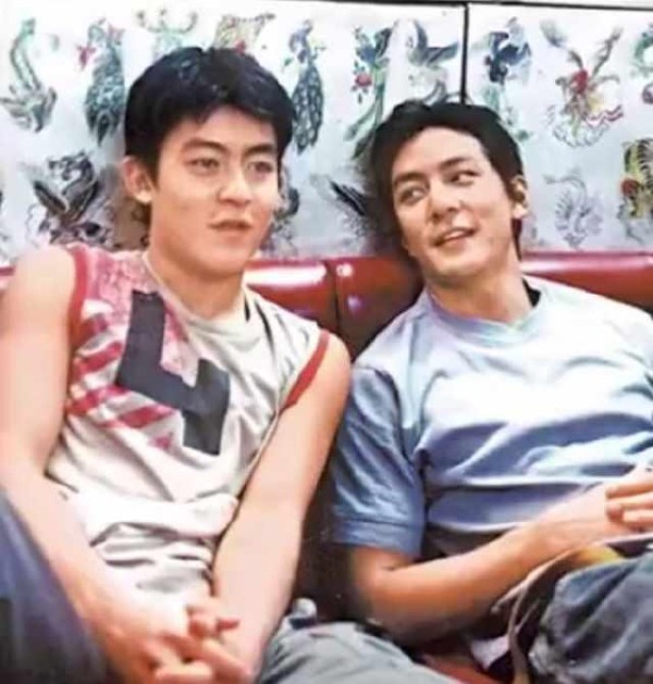 他被成龙经纪人发掘，现片酬1000万，16岁开保时捷，名下豪车如云-有驾