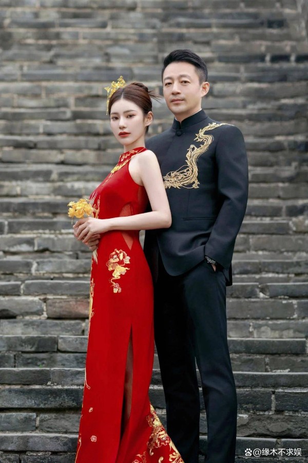 娱乐吃瓜姐网红汪小菲3组婚纱照曝光女方主纱和女网红撞衫对比大S像拍艺术照！