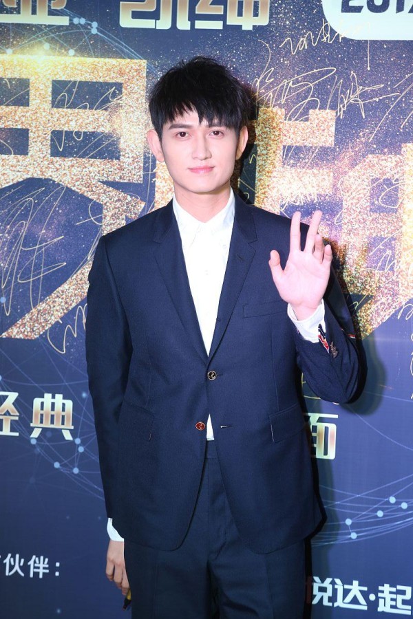 李明德退圈事件：娱乐圈新人对抗资本的生存困境