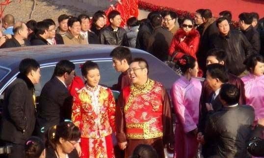 没在娱乐圈里呆一天，却娶到了娱乐圈最漂亮的女明星为妻