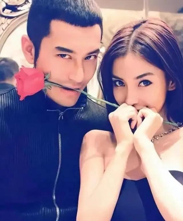 杨颖被经纪人训斥现场照片