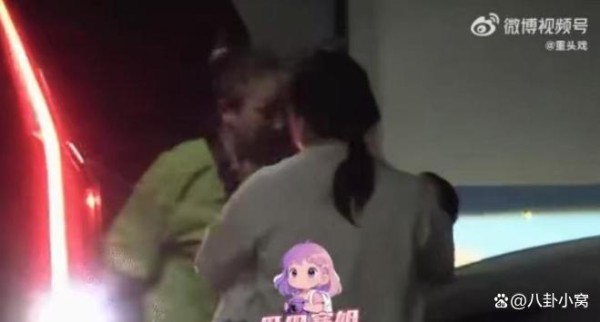 黄子韬徐艺洋孩子疑首曝光：从绯闻到家庭，娱乐圈情感博弈终章？