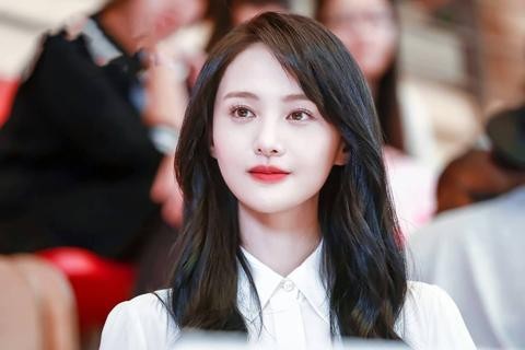 郑爽狮子座性格解析：明星光环与人生转折的背后