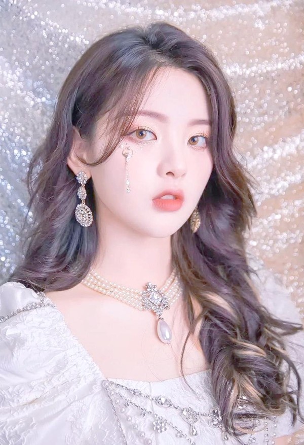 杨超越与miumiu：时尚与成功的碰撞