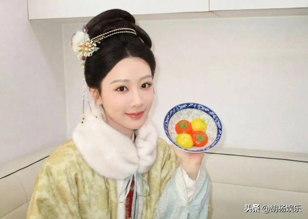 杨紫：欲穿遍各朝代衣扬文化自信