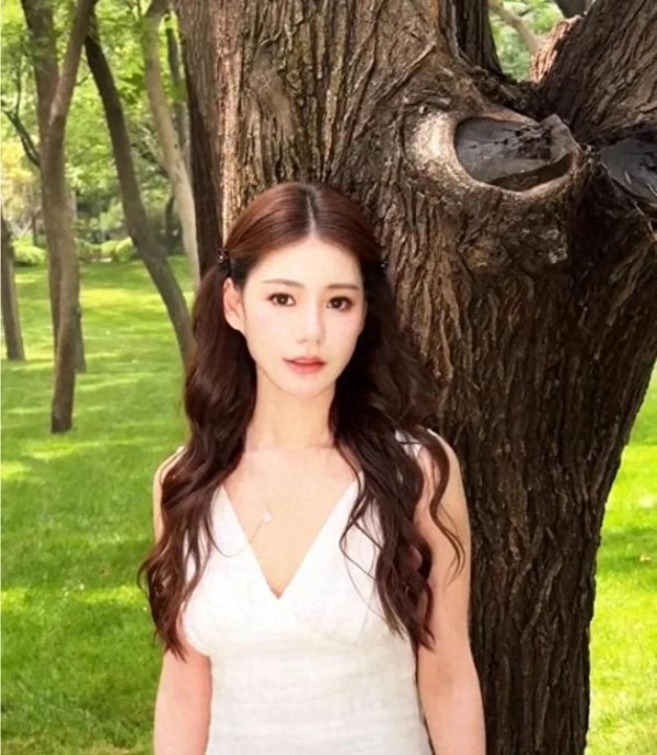 马筱梅晒张兰给她炖的燕窝，出差给她买的零食，网友：张兰很疼她