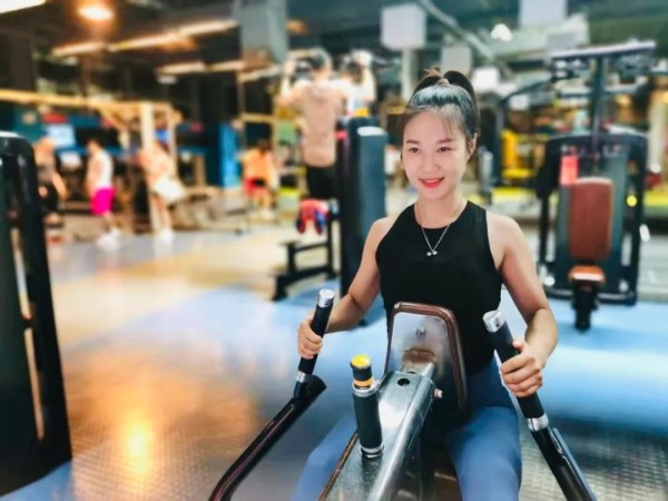 中健健身教练王晓悦：去发光，而不是被照亮