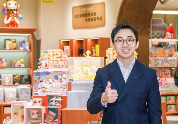 舒淇晒labubu和哭娃合影：一同去郊游！网友：这是怎么火起来了？
