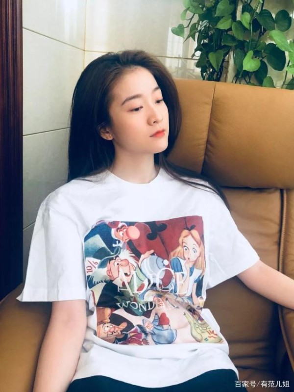 今年夏天最in的时尚元素，看热巴张雪迎如何穿出少女感
