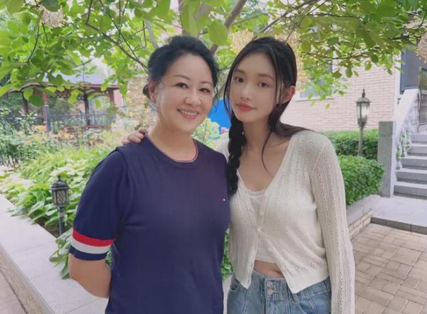 沈腾林允恋情再添实锤？月嫂晒和林允合影，女方被质疑生过孩子！