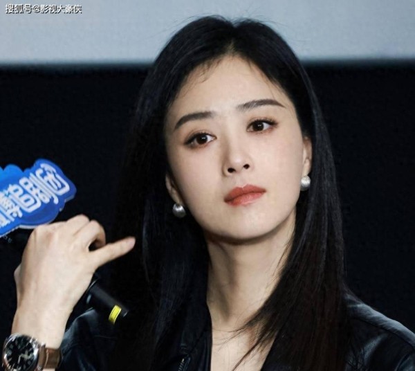 蒋欣：娱乐圈硬核玫瑰！韩红力挺，无人敢惹？40岁另辟蹊径